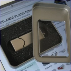 Kovová krabička na flash disky Kovová krabička na flash disky