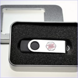 Krabička kovová malá na flešky krabička kovová malá na flešky